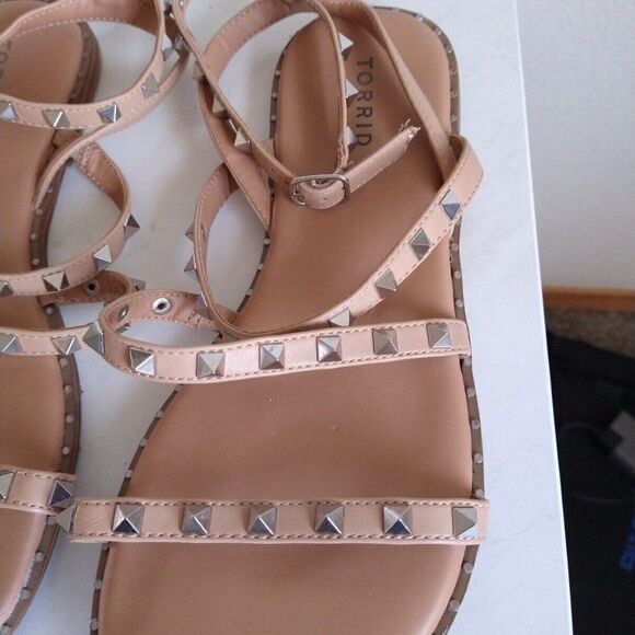 Torrid 10.5W Embellished Sandals excellent condition - Picture 3 of 6